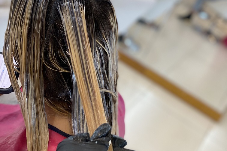 موادگذاری در آموزش کراتینه مو شیراز